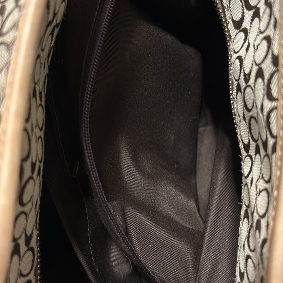 Coach Bag Extra Large~ Very Good Condition~Lots of Storage!!!! - Picture 13 of 16